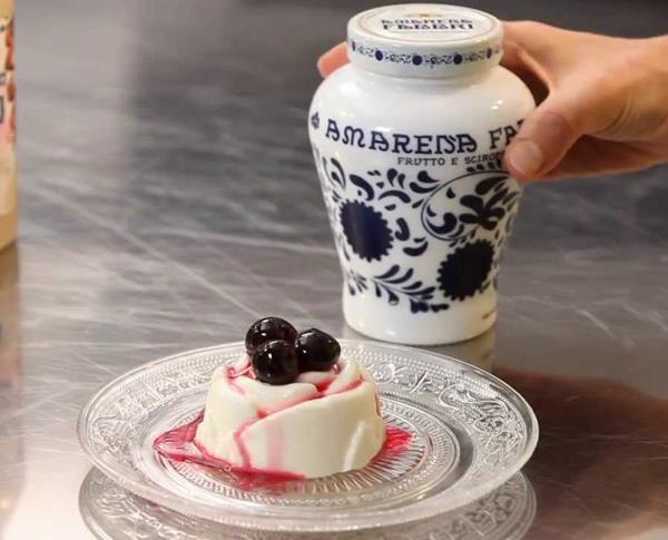 Panna cotta alla mandorla con Amarena Fabbri